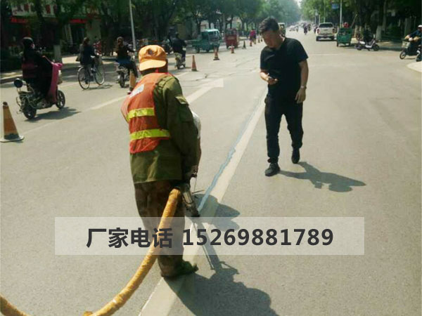 道路灌縫膠在使用中需要注意的事項(xiàng)